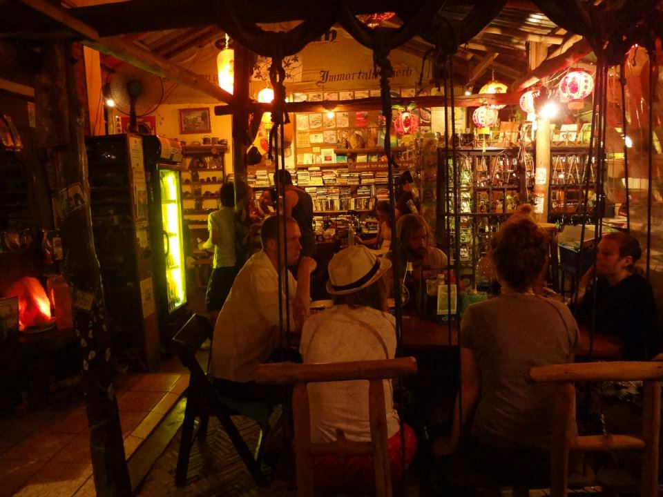ブランコのあるカフェ　かわいい　タイ　パーイ　風景　北部の田舎町　秘境　ブランコカフェ　バックパッカー
