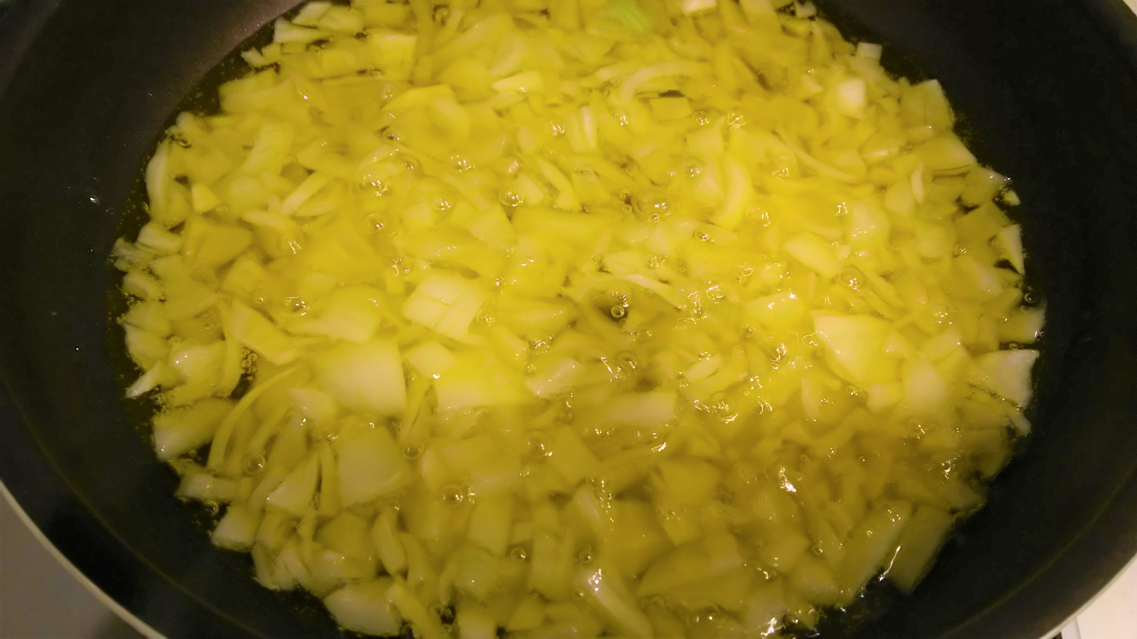 トルティージャ　スパニッシュオムレツ　材料　レシピ　美味しい　オリーブオイル　煮る