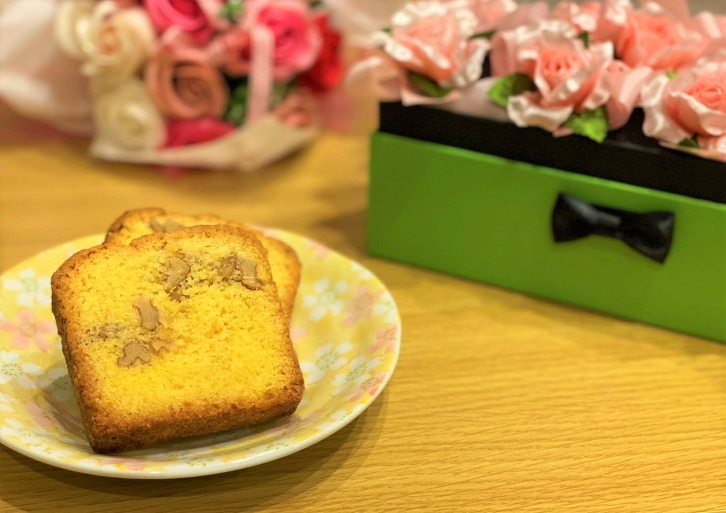 母の日ギフト 予約受付開始致します 花束ギフト箱のパウンドケーキ Mipoundstore パウンドケーキ専門店